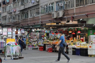 23 Nisan 2021 Fa Yuen Caddesi 'ndeki açık hava pazarı.