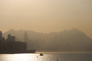 27 Aralık 2020, Victoria Limanı Hong Kong gün batımında. 