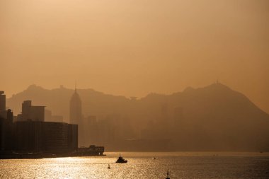 27 Aralık 2020, Victoria Limanı Hong Kong gün batımında. 