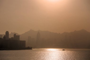 27 Aralık 2020, Victoria Limanı Hong Kong gün batımında. 