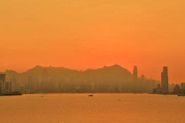 27 Aralık 2020 Victoria Limanı 'nda günbatımı olan gökyüzü.