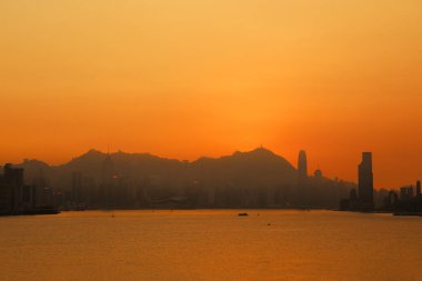 27 Aralık 2020 Victoria Limanı 'nda günbatımı olan gökyüzü.