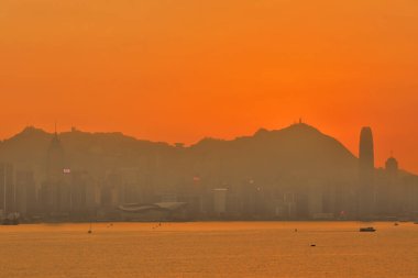 27 Aralık 2020 Victoria Limanı 'nda günbatımı olan gökyüzü.