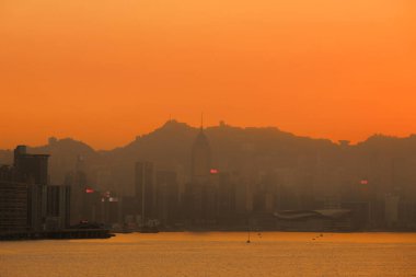 27 Aralık 2020 Victoria Limanı 'nda günbatımı olan gökyüzü.