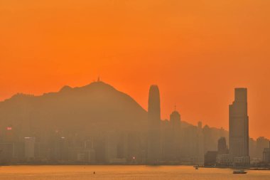 27 Aralık 2020 Victoria Limanı 'nda günbatımı olan gökyüzü.