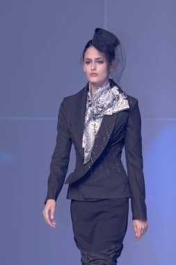 Moda şovu, model 12 Temmuz 2007 'de podyumda yürüyor.