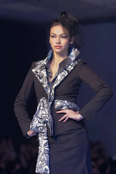 Fashion Show Modella Percorre Passerella Luglio 2007 — Foto Stock