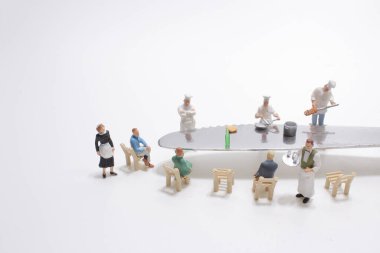 Arkadaşla yemek pişiren mini şef, yemek konsepti..