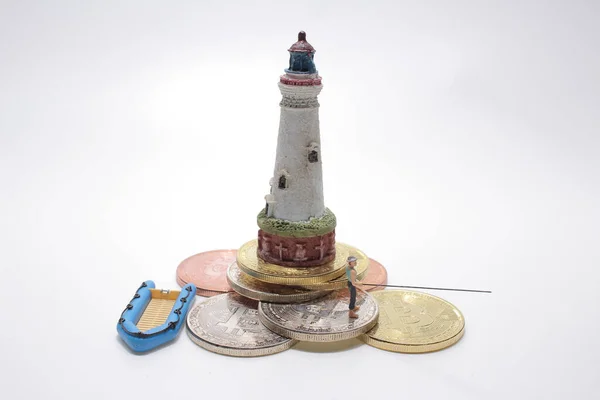 Uma Mini Figura Com Farol Moedas Bit — Fotografia de Stock