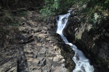 Victoria Road, Hong Kong 'daki Şelale Koyu' nun yukarısında.