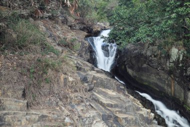 Victoria Road, Hong Kong 'daki Şelale Koyu' nun yukarısında.
