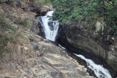 Victoria Road, Hong Kong 'daki Şelale Koyu' nun yukarısında.