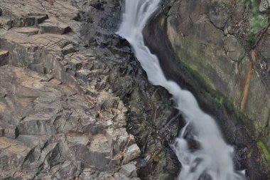 Victoria Road, Hong Kong 'daki Şelale Koyu' nun yukarısında.