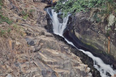 Victoria Road, Hong Kong 'daki Şelale Koyu' nun yukarısında.