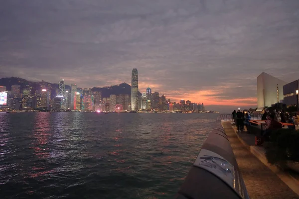 2020年12月21日香港冬季日落时的维多利亚港 — 图库照片