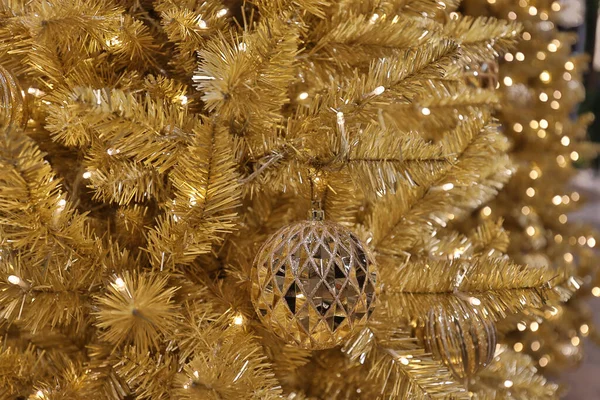 Fundo Natal Árvore Natal Decorada Com Bolas Douradas — Fotografia de Stock