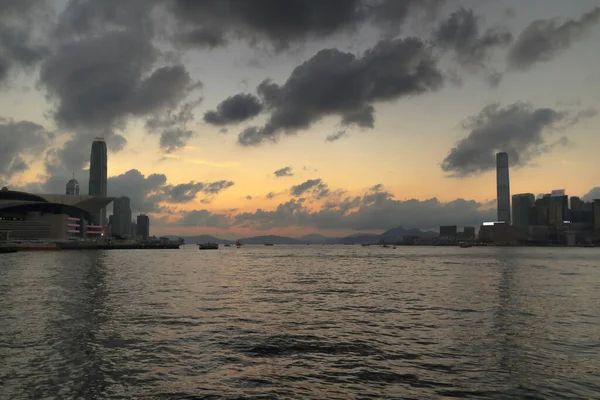 2021年5月15日 香港维多利亚港湾入口的黄昏 — 图库照片