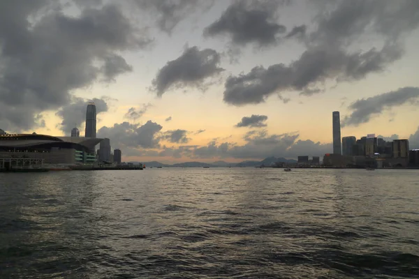 2021年5月15日 香港维多利亚港湾入口的黄昏 — 图库照片