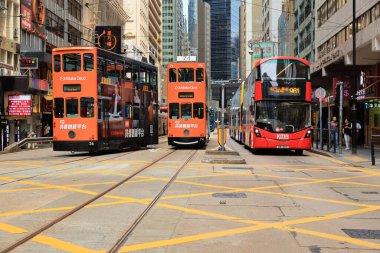 18 Mayıs 2021 'de Sheung Wan, Hong Kong' un Ticari & Residential semtinde tramvay