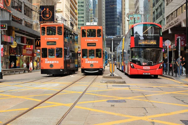 18 Mayıs 2021 'de Sheung Wan, Hong Kong' un Ticari & Residential semtinde tramvay