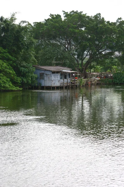 Shan Pui Tsuen Deki Göletin Kenarındaki Saat Evi Yuen Long — Stok fotoğraf