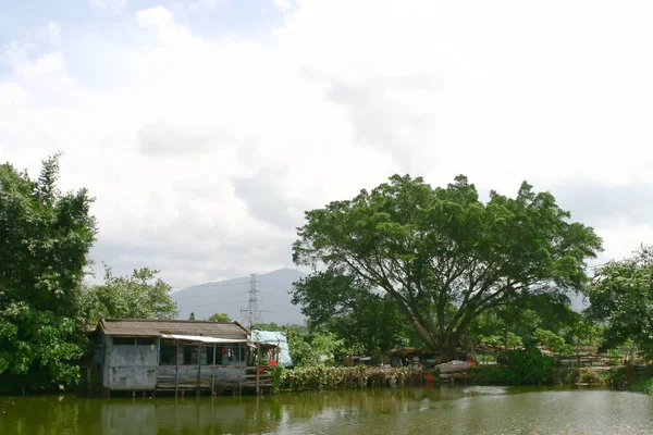 Lado Casa Relógio Pela Lagoa Shan Pui Tsuen Yuen Longo — Fotografia de Stock