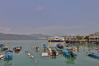 16 Mart 2021 Peng Chau Feribot İskelesi Lo Peng Caddesi, Peng Chau, Hong Kong 'da bir feribot iskelesidir..