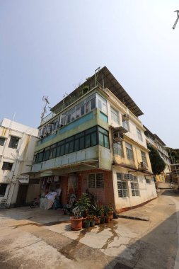 16 Mart 2021 Tipik Konut Binası Peng Chau Adası, Hong Kong