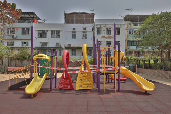 Março 2021 Amarrado Até Balanços Fita Cautela Playground Público Durante — Fotografia de Stock