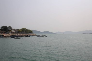 16 Mart 2021, Hong Kong 'daki Peng Chau adası, feribot manzaralı.