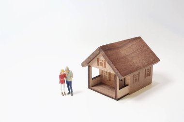 Mini bir insan, küçük bir evi olan sevgili.