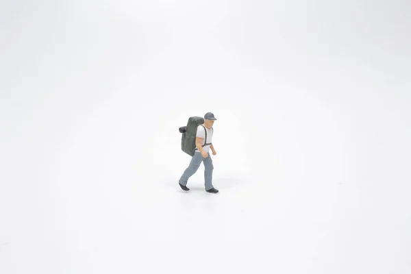 Personas Miniatura Mochilero Caminando Sobre Pizarra Blanca — Foto de Stock