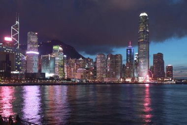 26 Mayıs 2021 Hong Kong Çin Şehri Skyline, merkez kıyı şeridi.