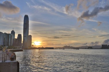 26 Mayıs 2021, günbatımında Victoria Limanı, Hong Kong