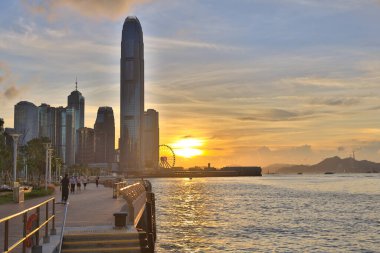 26 Mayıs 2021, günbatımında Victoria Limanı, Hong Kong