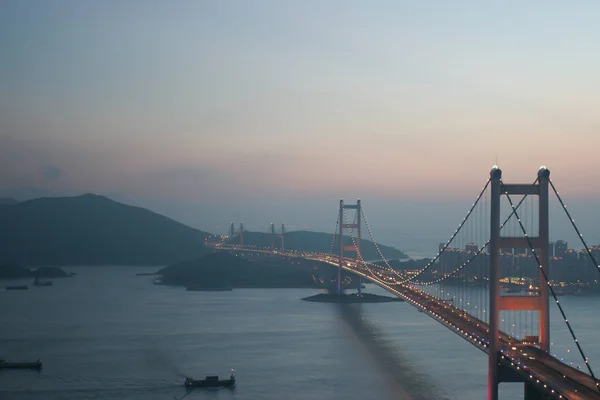 2005年7月3日香港橋香港の日没時に美しい青馬橋です — ストック写真