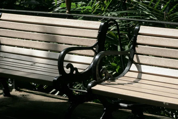 June 2005 Empty Bench Park Evening — Zdjęcie stockowe