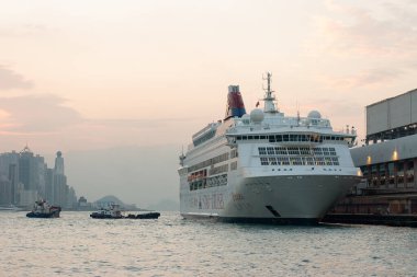 19 Kasım 2005, Hong Kong Victoria Limanı 'na yanaştı.