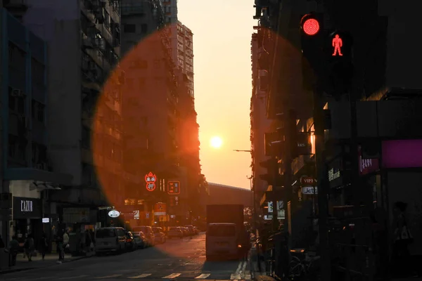 Der Sonnenuntergang Auf Der Straße Durch Midtown Shek Tong Tsui — Stockfoto