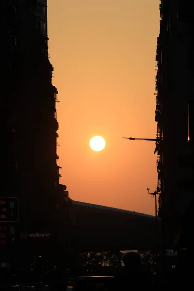 Der Sonnenuntergang Auf Der Straße Durch Midtown Shek Tong Tsui — Stockfoto