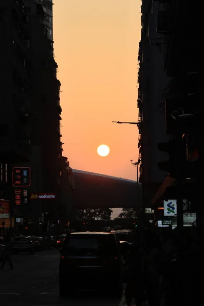 Pôr Sol Rua Através Midtown Shek Tong Tsui Abril 2021 — Fotografia de Stock