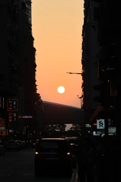 Pôr Sol Rua Através Midtown Shek Tong Tsui Abril 2021 — Fotografia de Stock