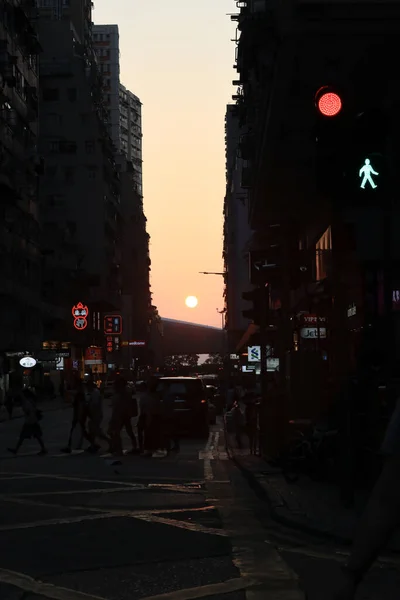 Puesta Sol Calle Través Midtown Shek Tong Tsui Abril 2021 — Foto de Stock