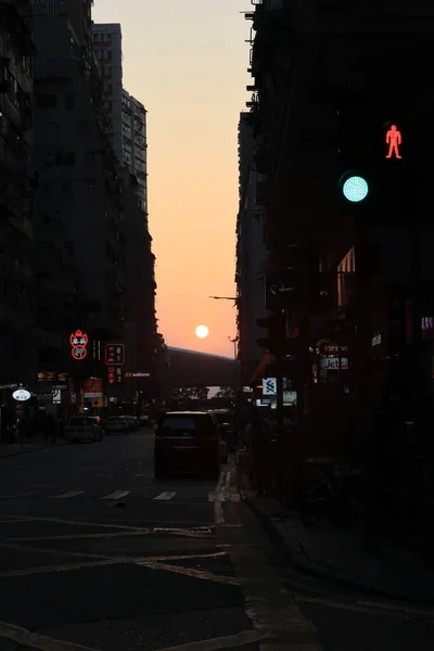 Puesta Sol Calle Través Midtown Shek Tong Tsui Abril 2021 — Foto de Stock