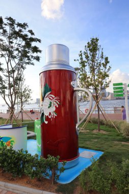 22 Mayıs 2021 Orta ve Batı Bölgesi gezinti güvertesindeki büyük termos.