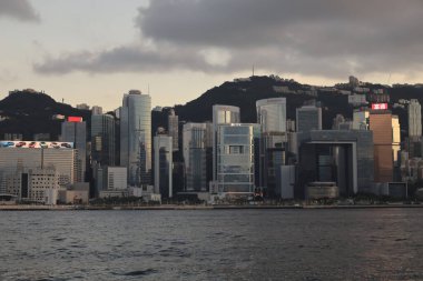 22 Mayıs 2021, günbatımında Victoria Limanı, Hong Kong