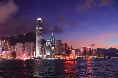 22 Mayıs 2021 Victoria Limanı, alacakaranlıkta gün batımından sonra merkez..