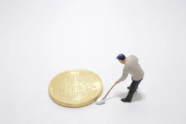 Bitcoin Oro Trabajador Figura Pequeña Concepto Bitcoin Copia Fondo Espacio —  Fotos de Stock