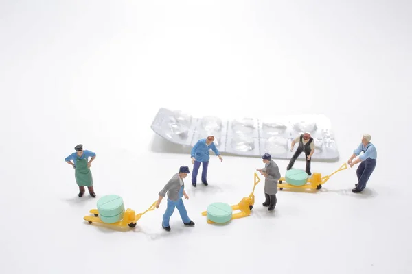 Mini people, The worker at work with medicine pills