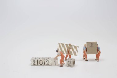 Küpler, mini işçilerle 2020 'den 2021' e değişmek üzere engelleniyor